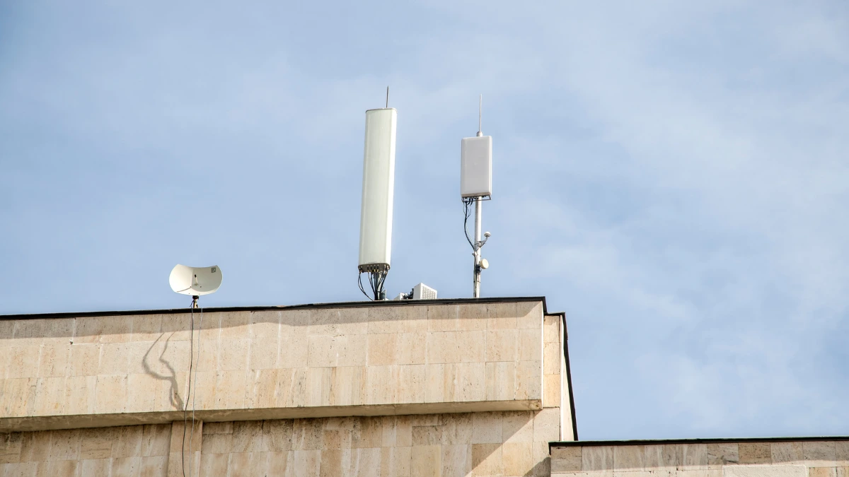 Components of a Cell Phone Signal Repeater