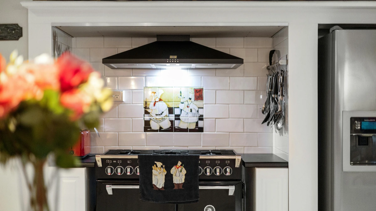 The Advantages and Disadvantages of Modern Cooker Hood: Ultimate Connectivity with Regular Maintenance
