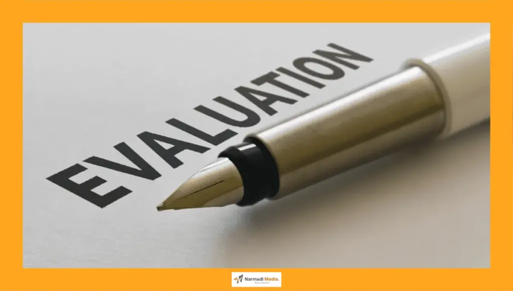 Ilustrasi pulpen yang digunakan untuk menulis evaluasi dokumen.